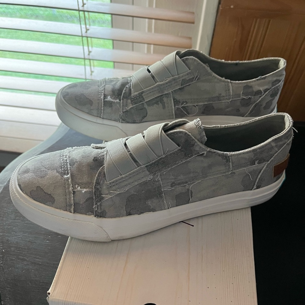 Blow Fish Grey Camo slip on shoe size 7.5
